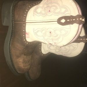 I’m selling women Justin boots